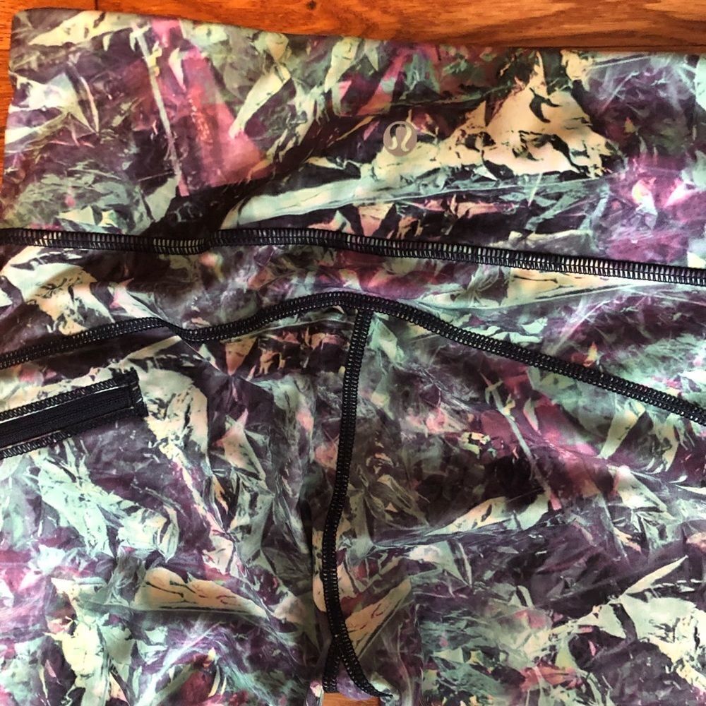 Lululemon crops - Picture 4 of 5